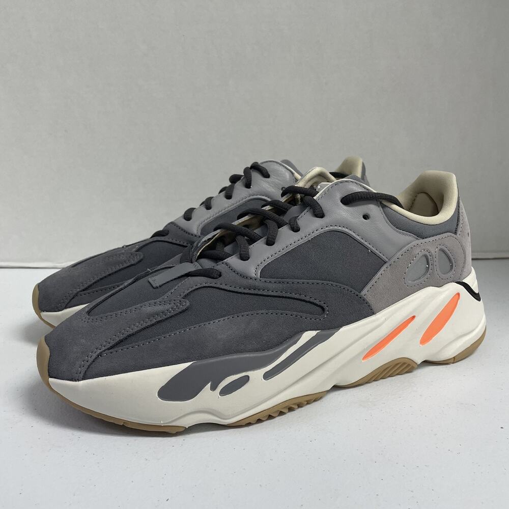 adidas Yeezy Boost 700 Magnet FV9922 Size 10.5 Grey White Kanye West Chunky Shoe